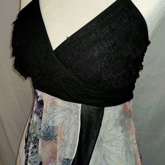 V Neck Floral Strap Date Night Tank - Picture 6 of 10